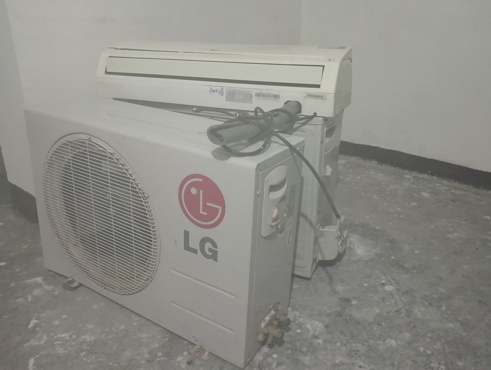 LG Split Air Conditioner Model- HS-C126B5M6 Capacity (Cooling)12 000 Btu/
