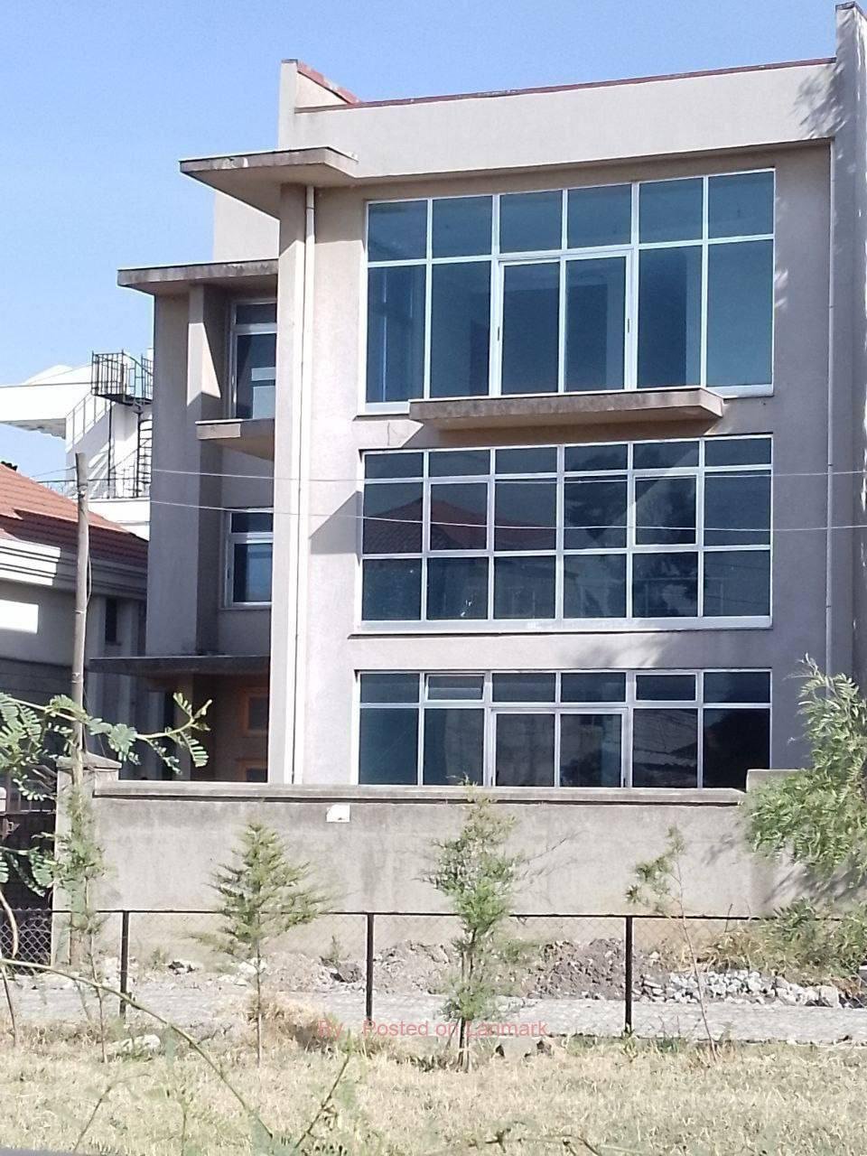 የሚሸጥ G+2 ቤት ሰሚት ኣካባቢ