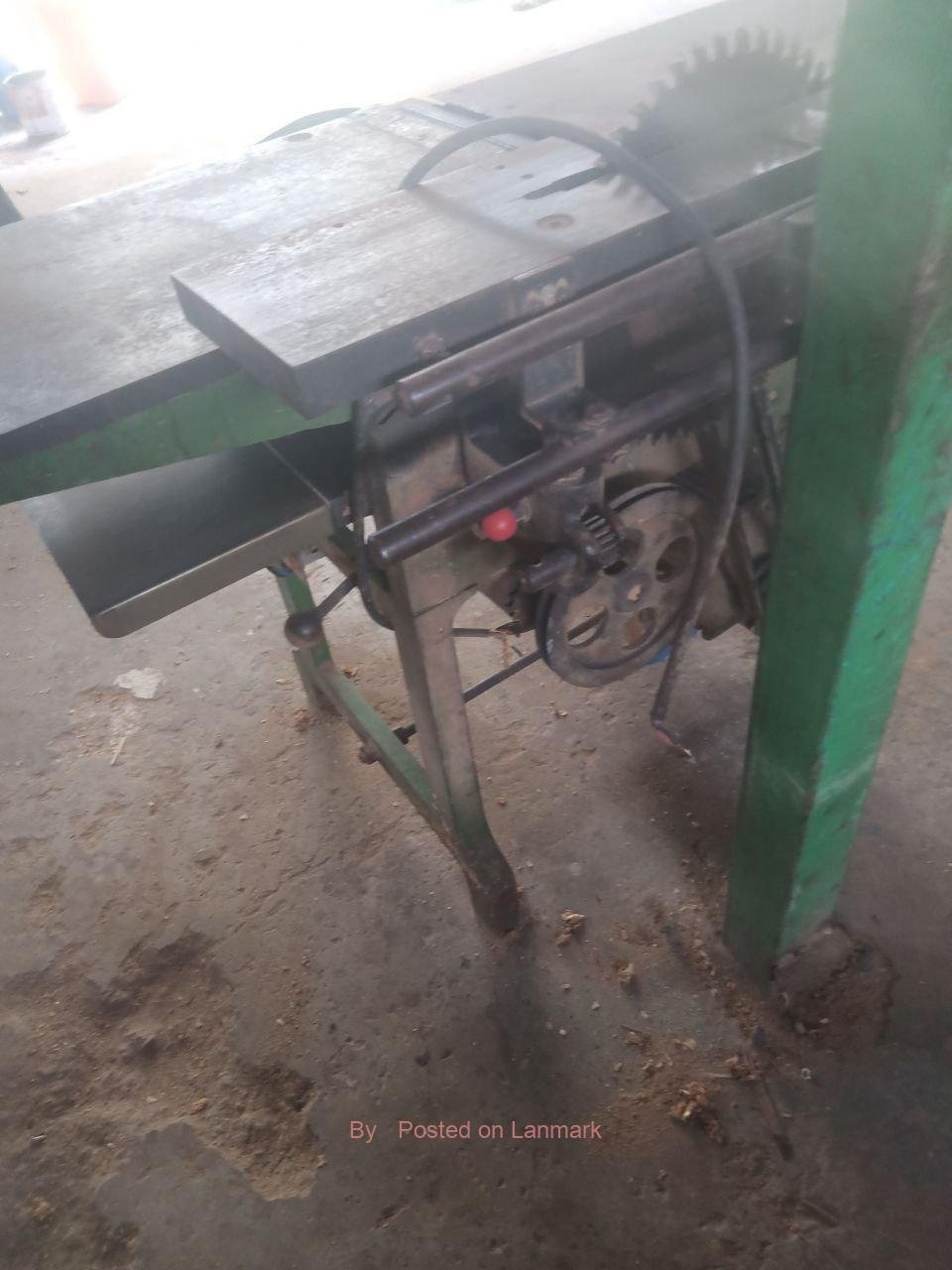 የሚሸጥ እንጨት መሰንጠቅያ