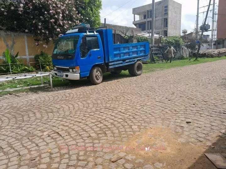 የሚሸጥ ትንሽ የጭነት መኪና