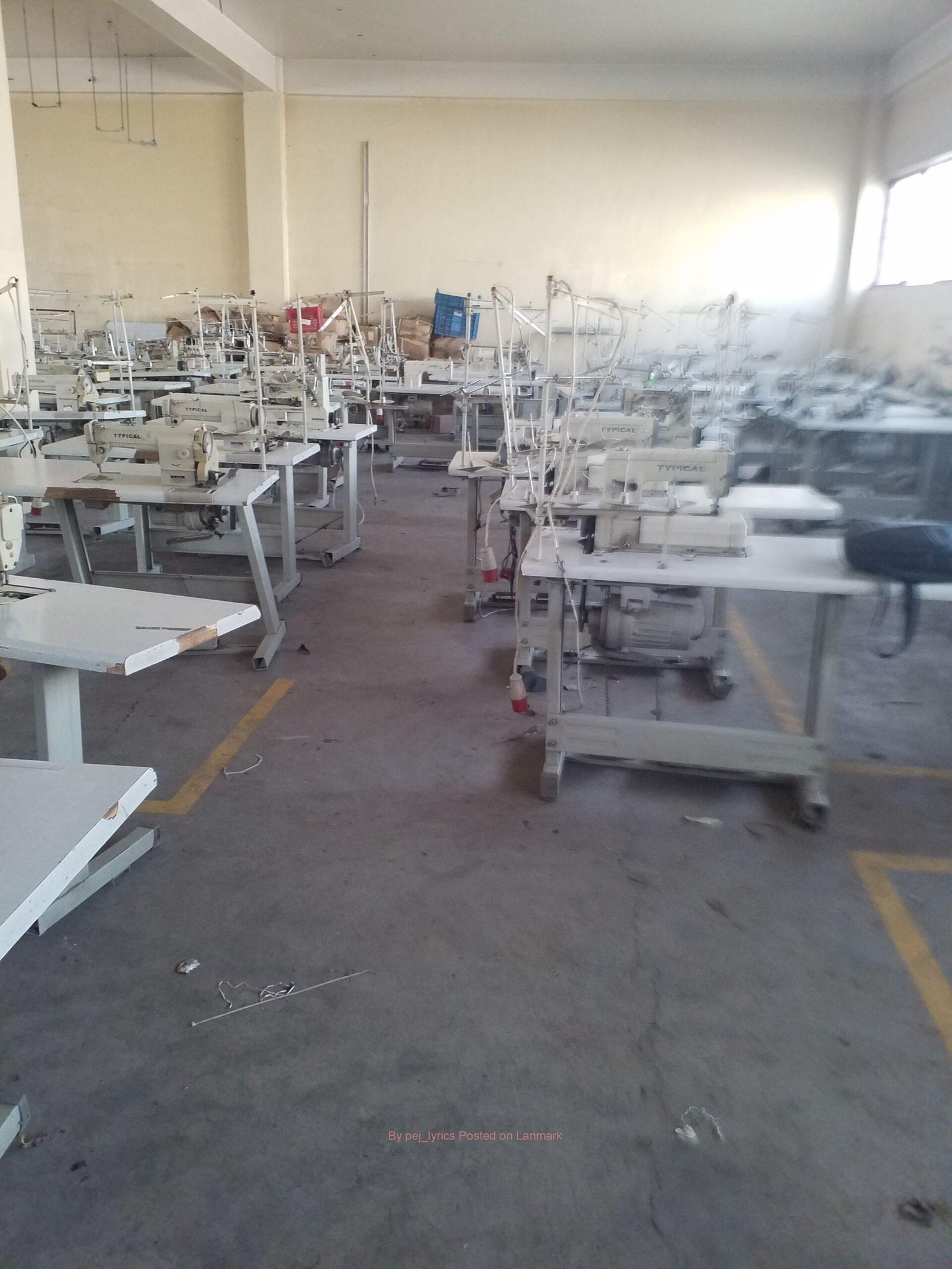 የሚሸጡ የልብስ ስፌት ማሽን ኦቨርሎክ ኢንተርሎክ ሲንግል