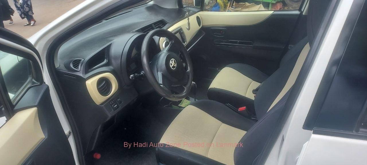 Yaris Compact 2012- Automatic
