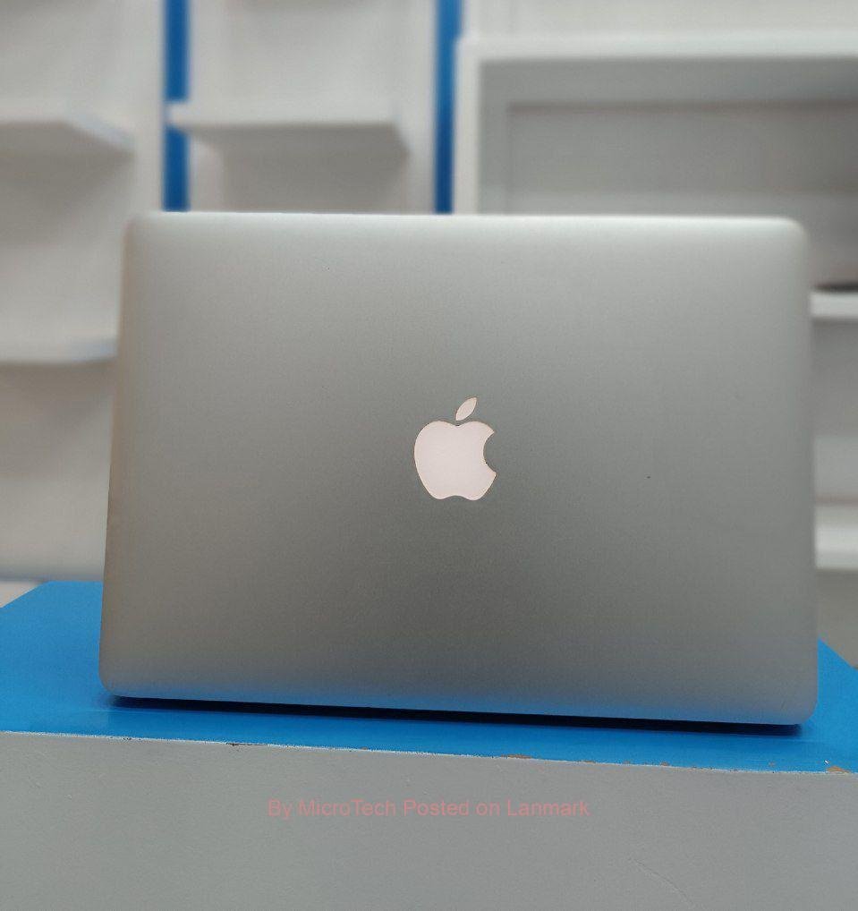 MacBook Air (13-inch , Early 2015)