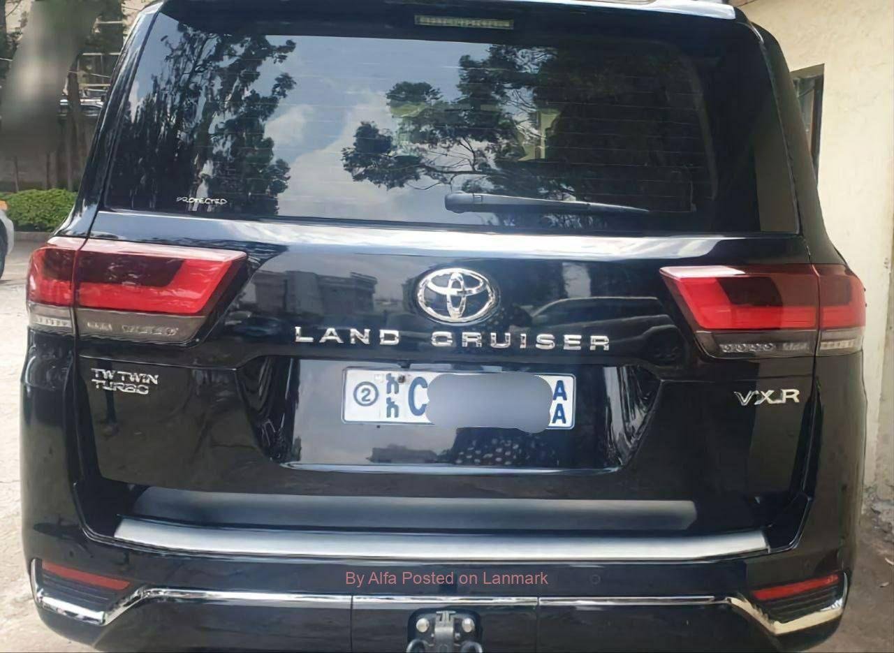 Toyota Land crusier vxr 300