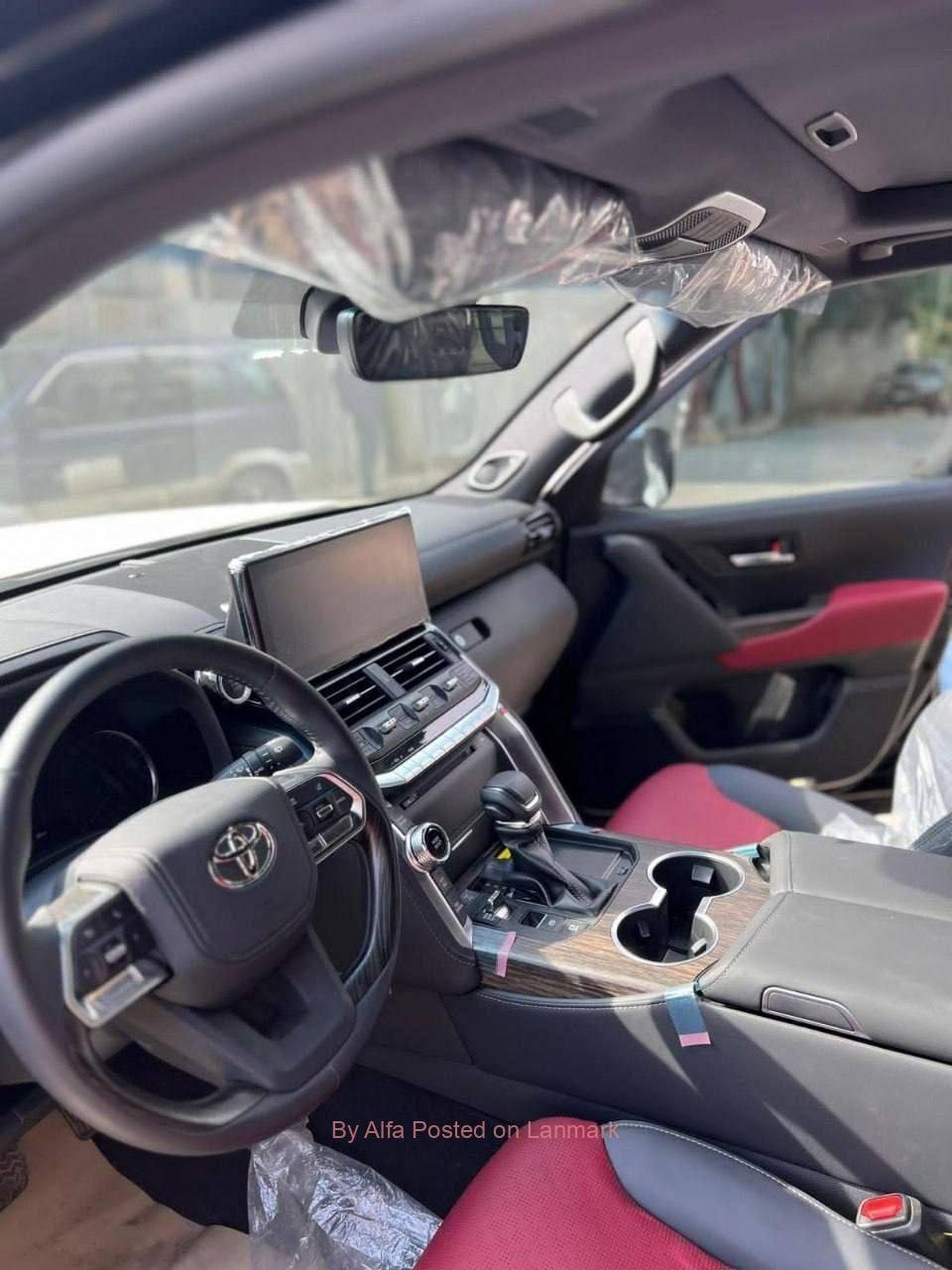 Toyota Land crusier vxr 300