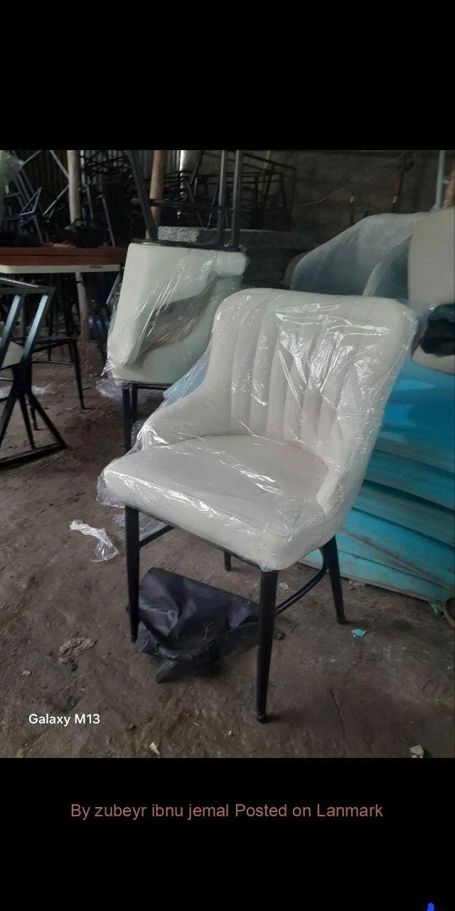 የሆቴል የካፌ የሥጋ ቤት የባር ወምበርና ጠረጼዛ