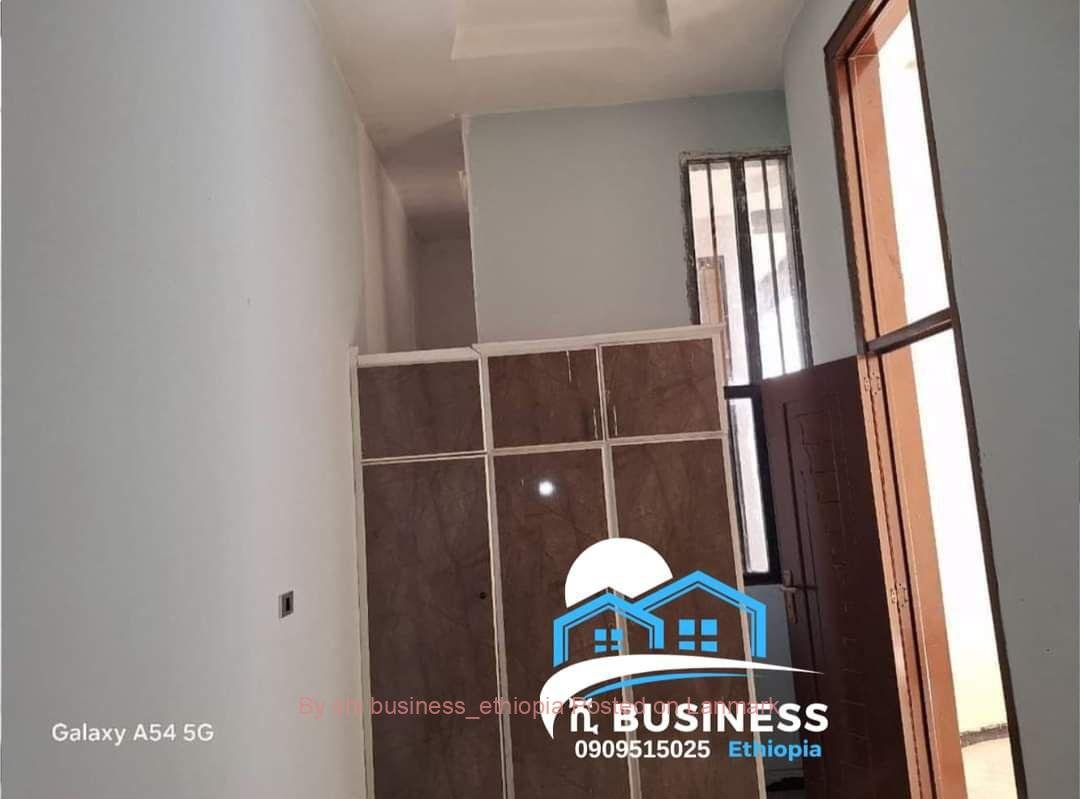 የሚሸጥ L-shape መኖሪያ ቤት📍አዳማ ቦሌ ዶ/ር ለሚ ሰፈር :- 105m2