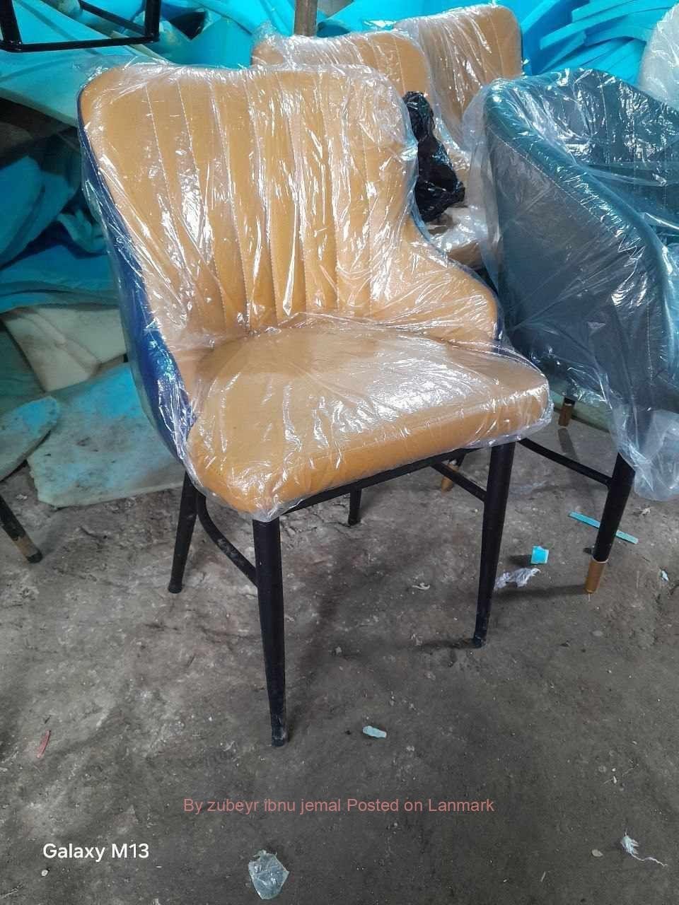 COMFORTABLE METAL LEGS LEATHER CHAIRS FOR HOTEL RESTAURANT CAFE