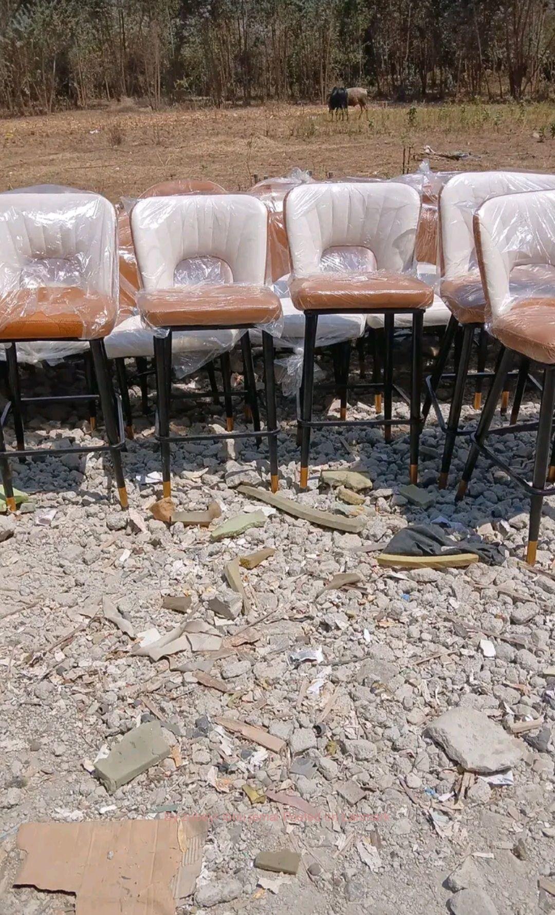 Dining QUALITY BAR stools and tables