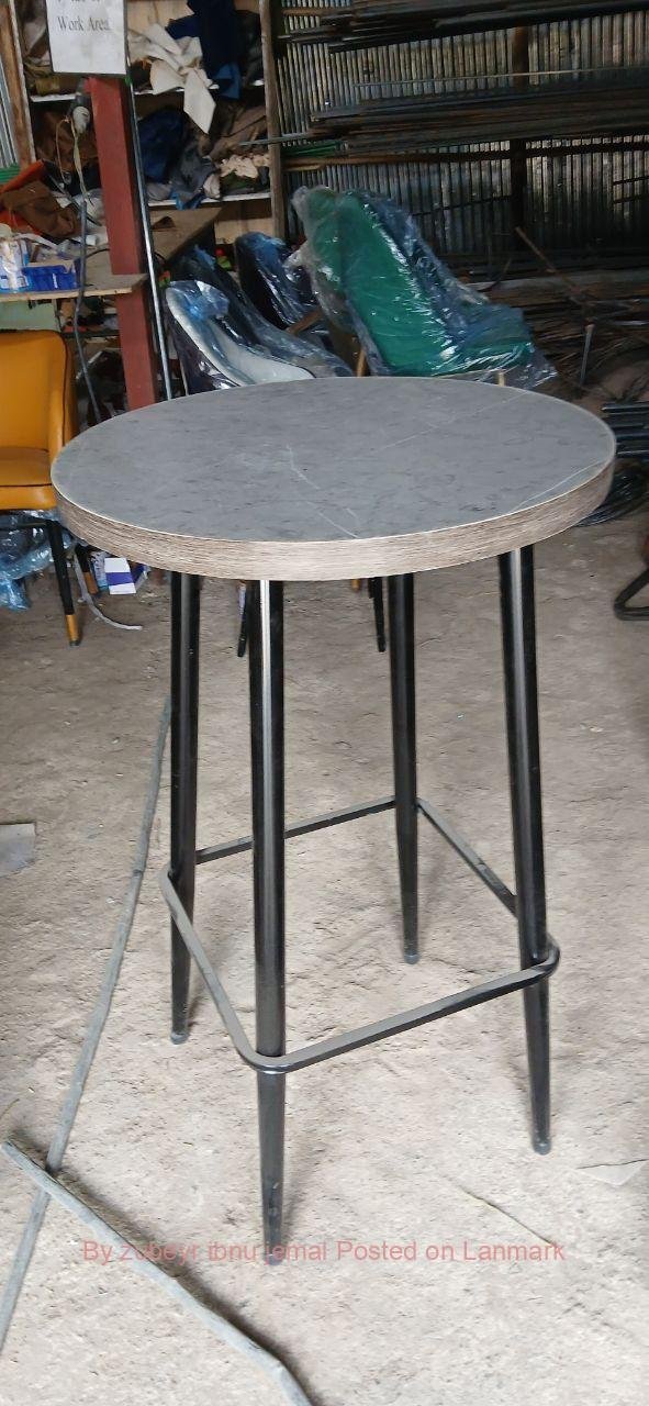 Dining QUALITY BAR stools and tables