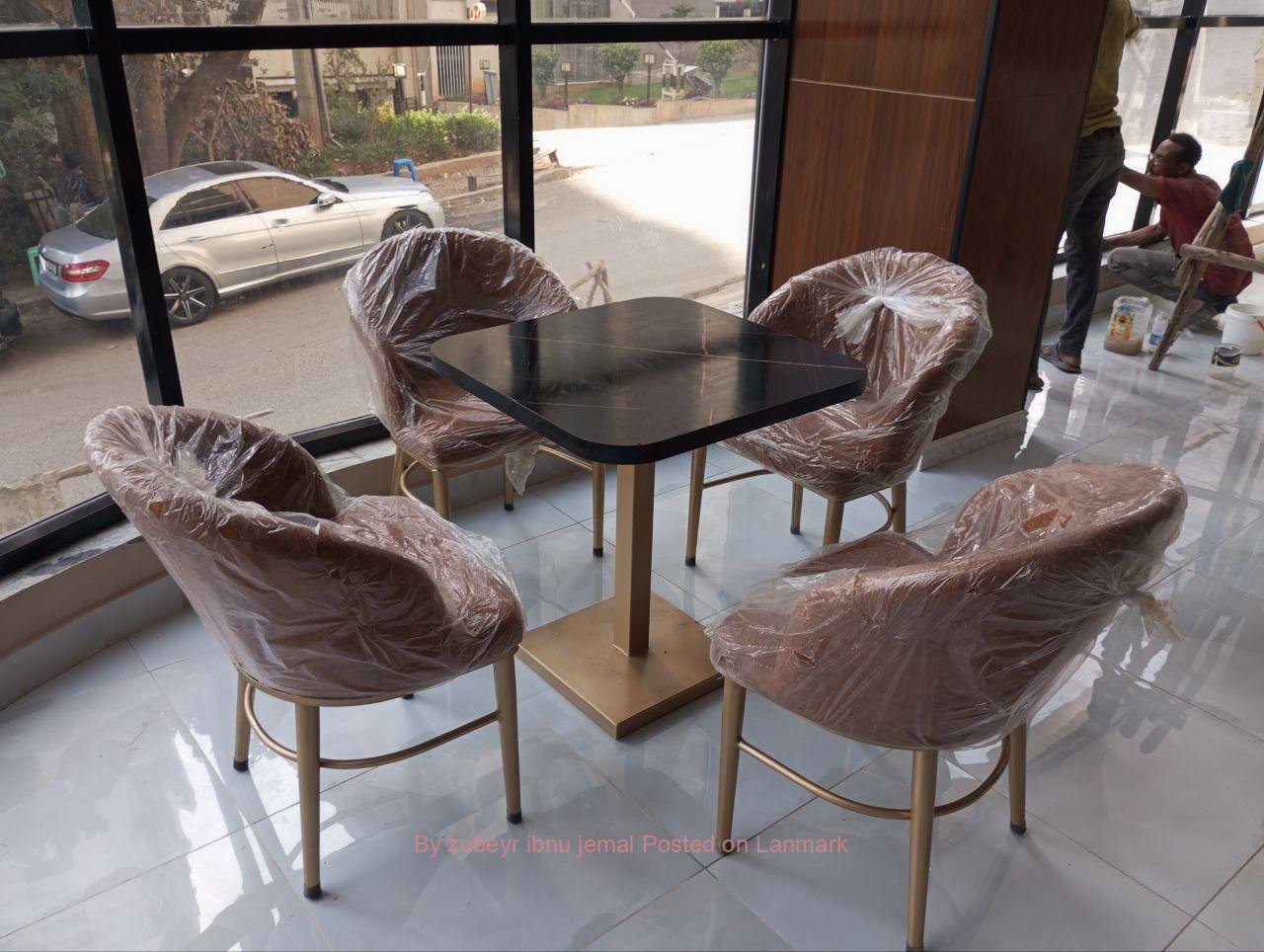 Dining Chairs To Tables የካፌ የሬስቶራንት የሆቴል የባር ወምበርና ጠረጼዛ