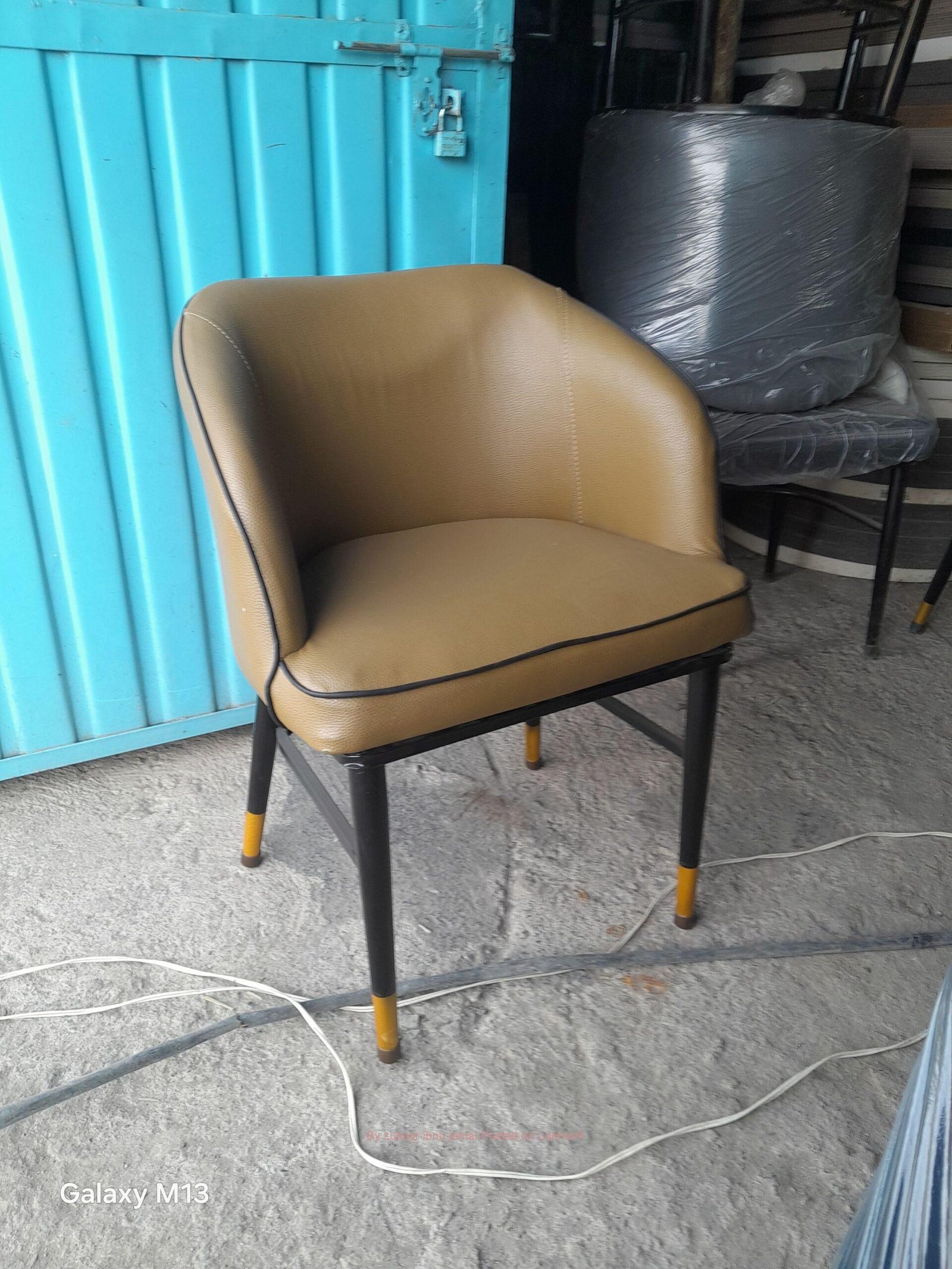 Dining Chairs To Tables የካፌ የሬስቶራንት የሆቴል የባር ወምበርና ጠረጼዛ