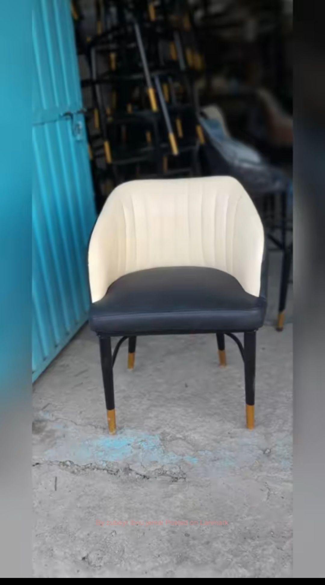 Dining Chairs To Tables የካፌ የሬስቶራንት የሆቴል የባር ወምበርና ጠረጼዛ