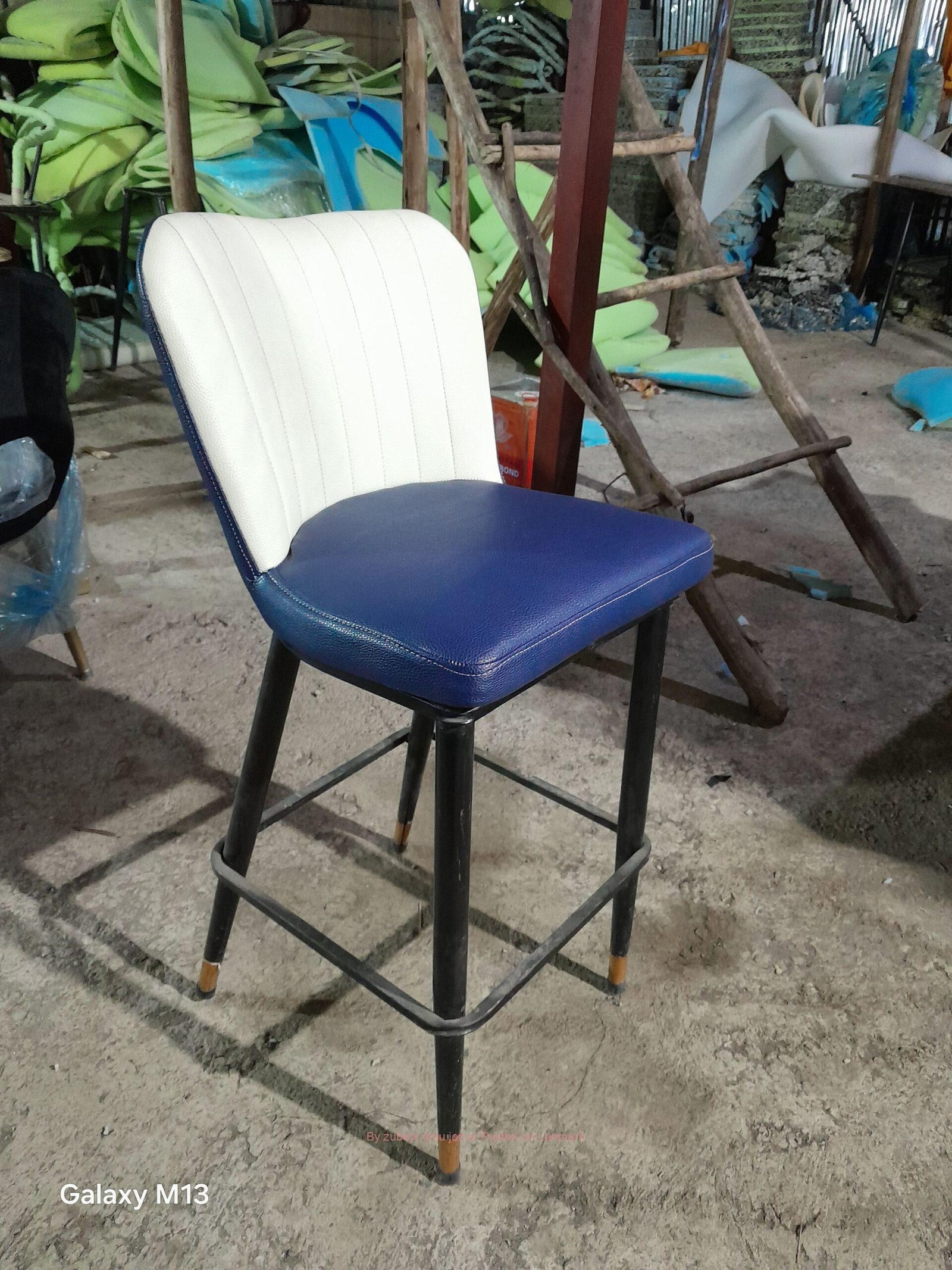 Dining QUALITY BAR stools and tables