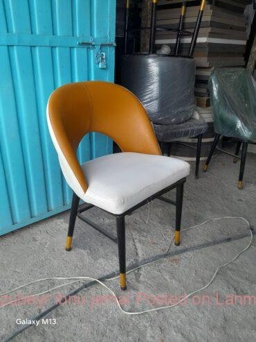 Dining Chairs To Tables የካፌ የሬስቶራንት የሆቴል የባር ወምበርና ጠረጼዛ