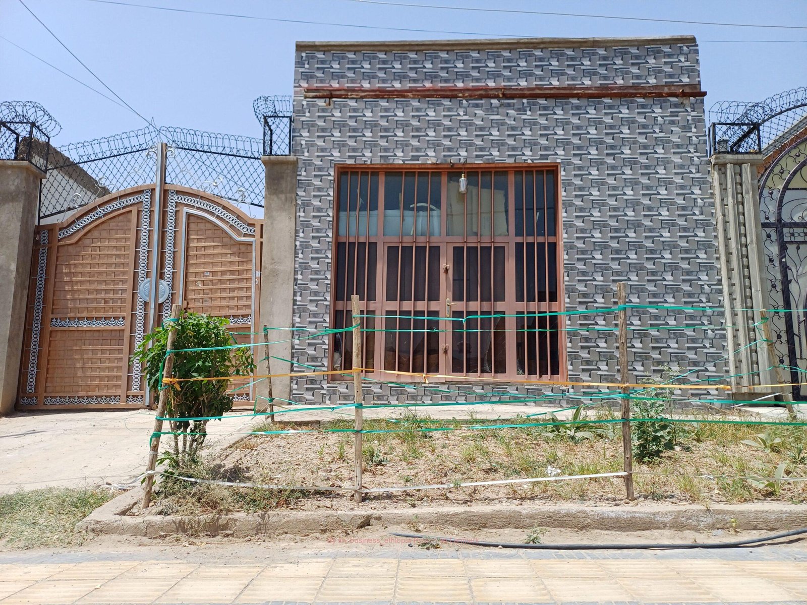 ለስራ ወይም ለመኖሪያ የሚሆን ቦታ እና ቤት ይሸጣል 📍አዳማ📞0909515025