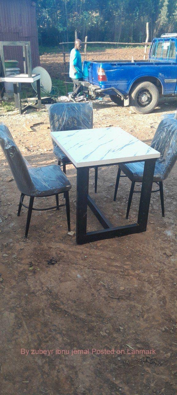 የሆቴል የስጋ ቤት ወምበርና ጠረጼዛ በጥራት እናመርታለን