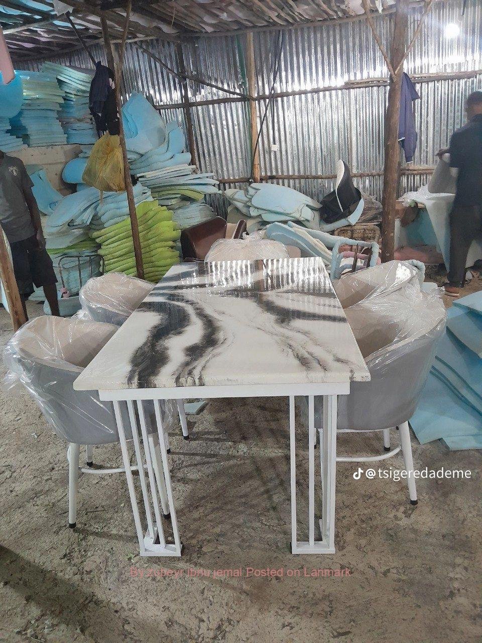 የካፌ የሬስቶራንት የሆቴል የባር ወምበርና ጠረጼዛ