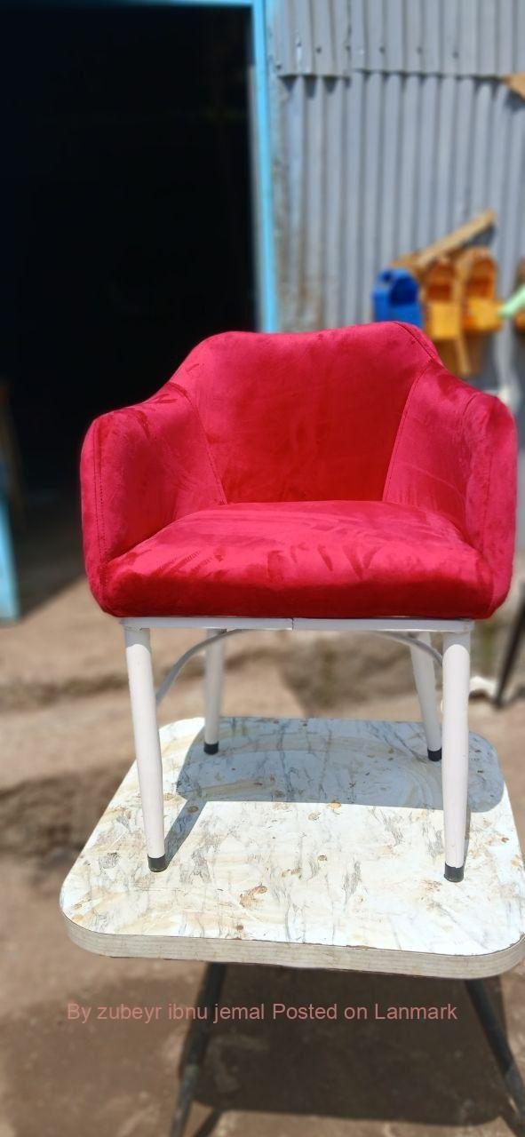 HIGH QUALITY BAR 🍸 LOUNGE CHAIRS and table