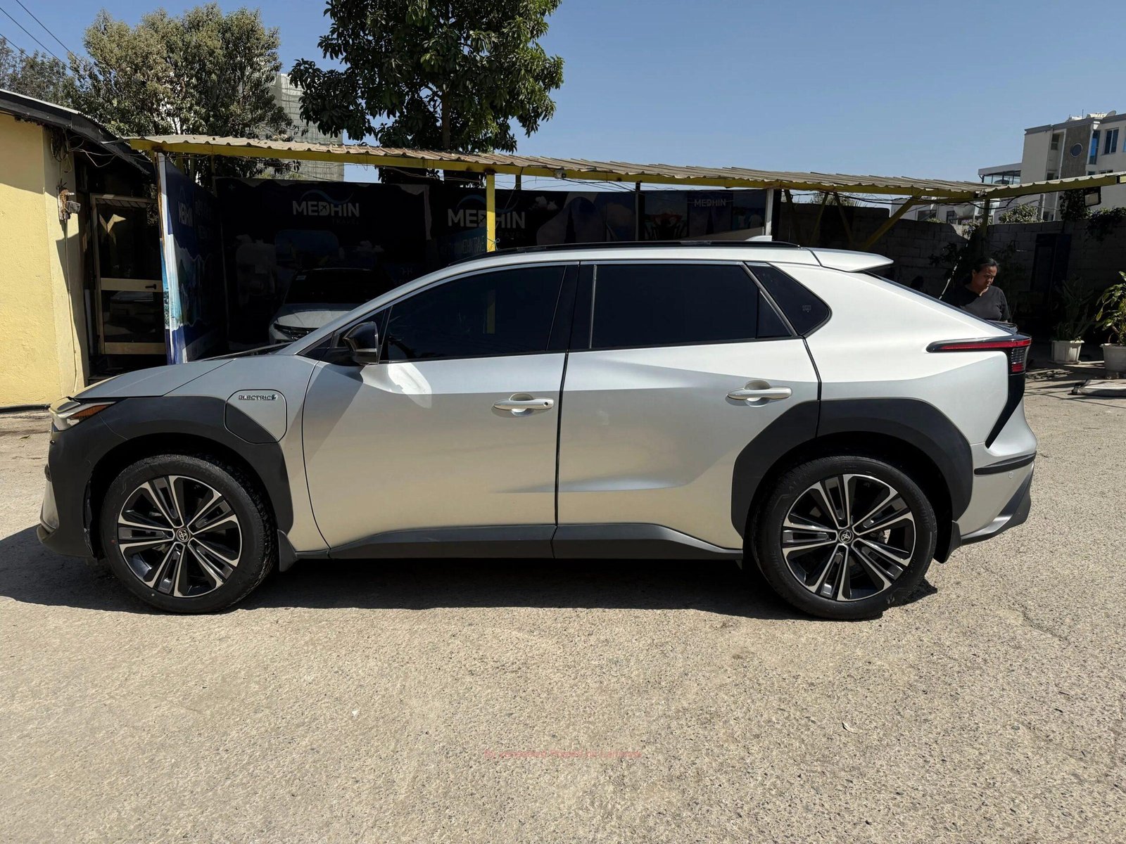 BRAND TOYOTA BZ4X, 2022/11, Automatic Electric, 15,000km የተነዳ