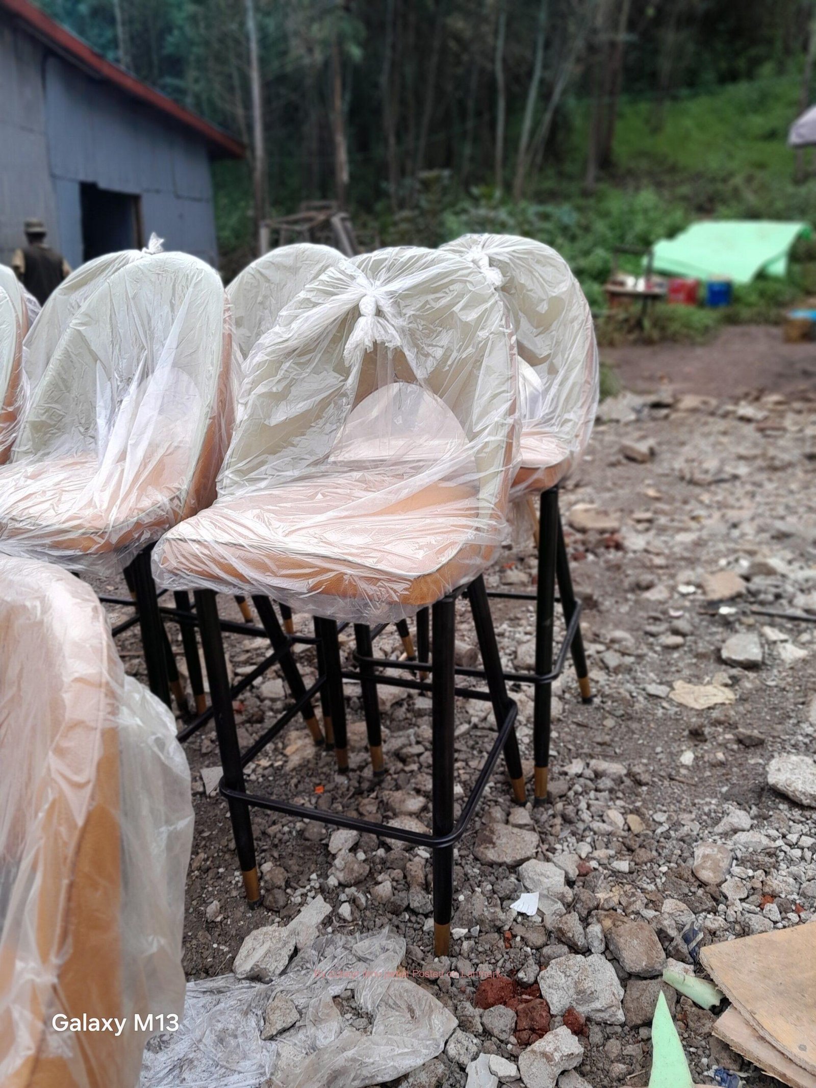 HIGH QUALITY BAR 🍸 LOUNGE CHAIRS and table