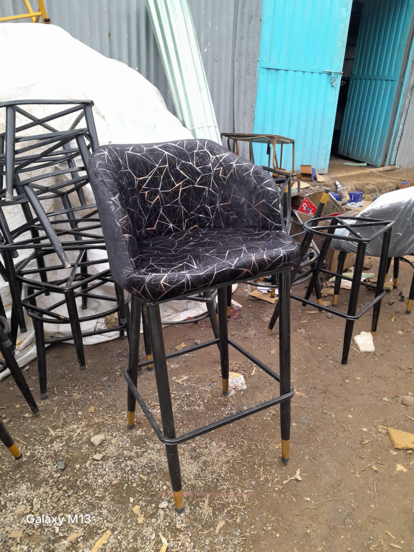 HIGH QUALITY BAR 🍸 LOUNGE CHAIRS and table