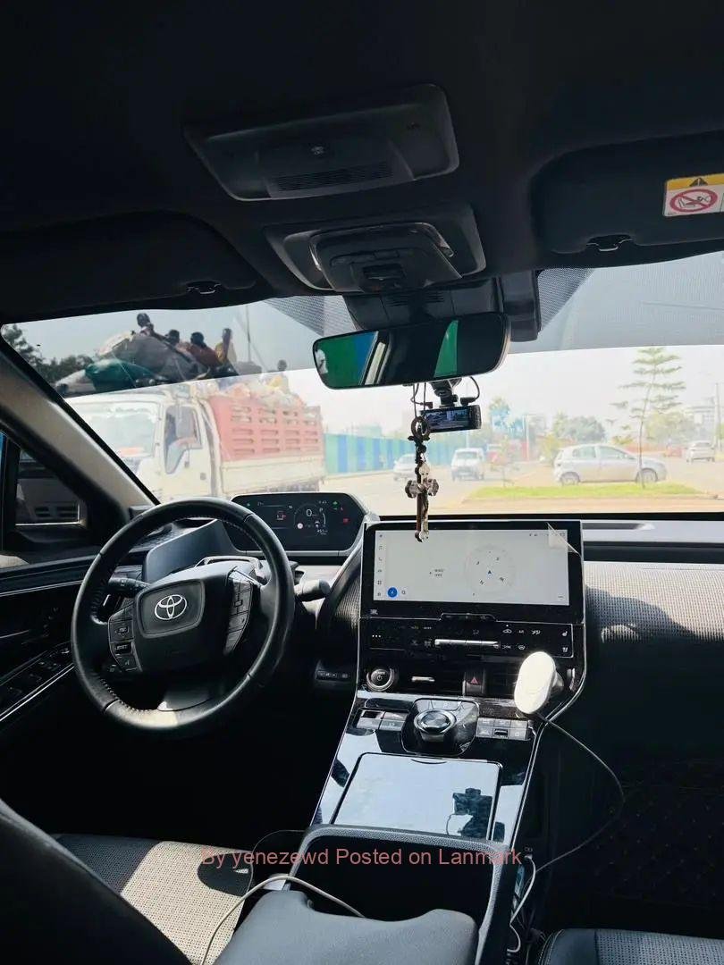 BRAND TOYOTA BZ4X, 2022/11, Automatic Electric, 15,000km የተነዳ