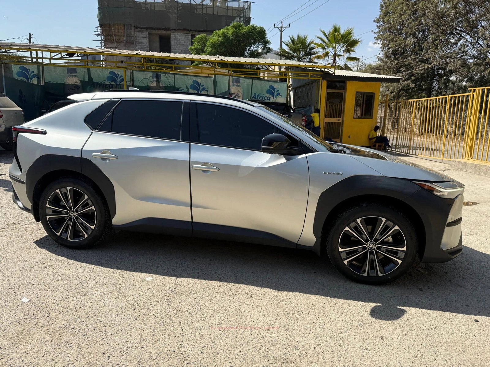 BRAND TOYOTA BZ4X, 2022/11, Automatic Electric, 15,000km የተነዳ