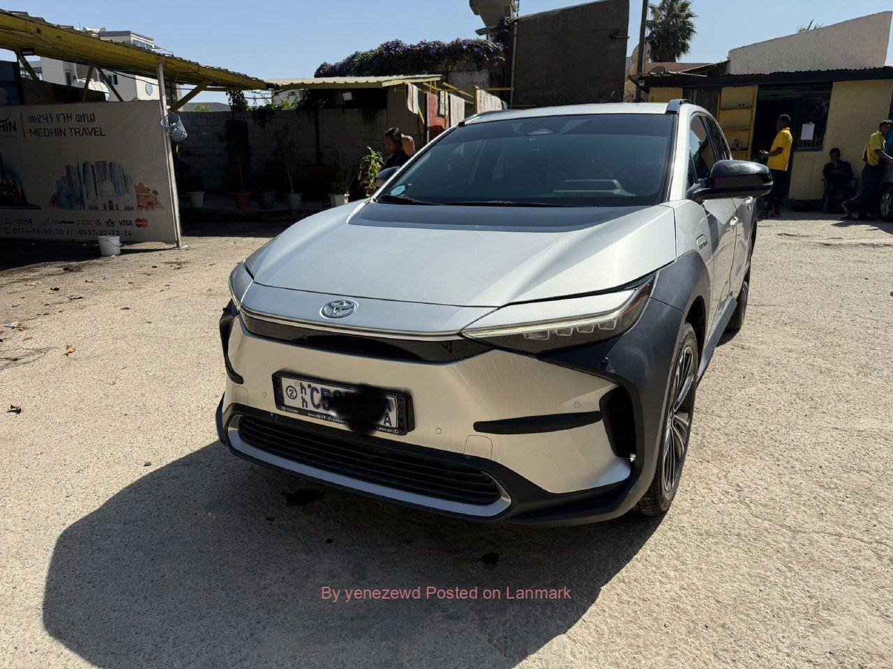 BRAND TOYOTA BZ4X, 2022/11, Automatic Electric, 15,000km የተነዳ