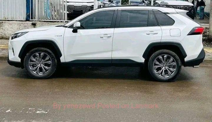 ይሸጣል 👉TOYOTA RAV4 HYBRID, 2022, Dubai