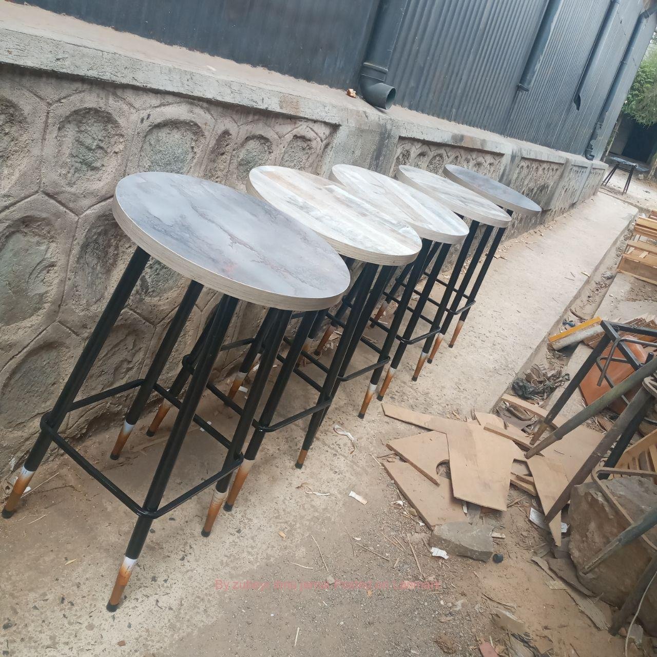 QUALITY BAR RESTAURANT 🍸 HOTEL Chairs and table