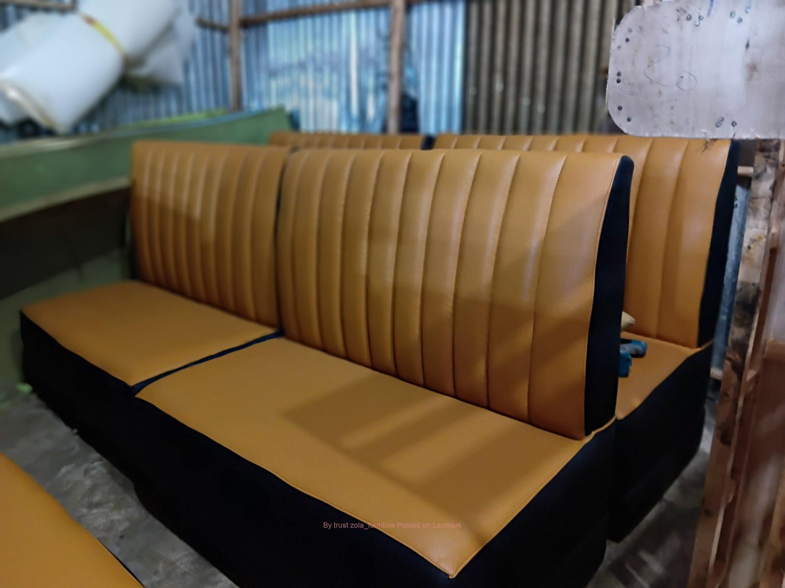 QUALITY BURGER HOUSE SOFA