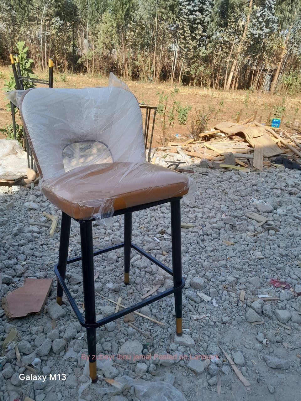 QUALITY BAR RESTAURANT 🍸 HOTEL Chairs and table