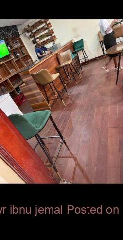 QUALITY BAR RESTAURANT 🍸 HOTEL Chairs and table