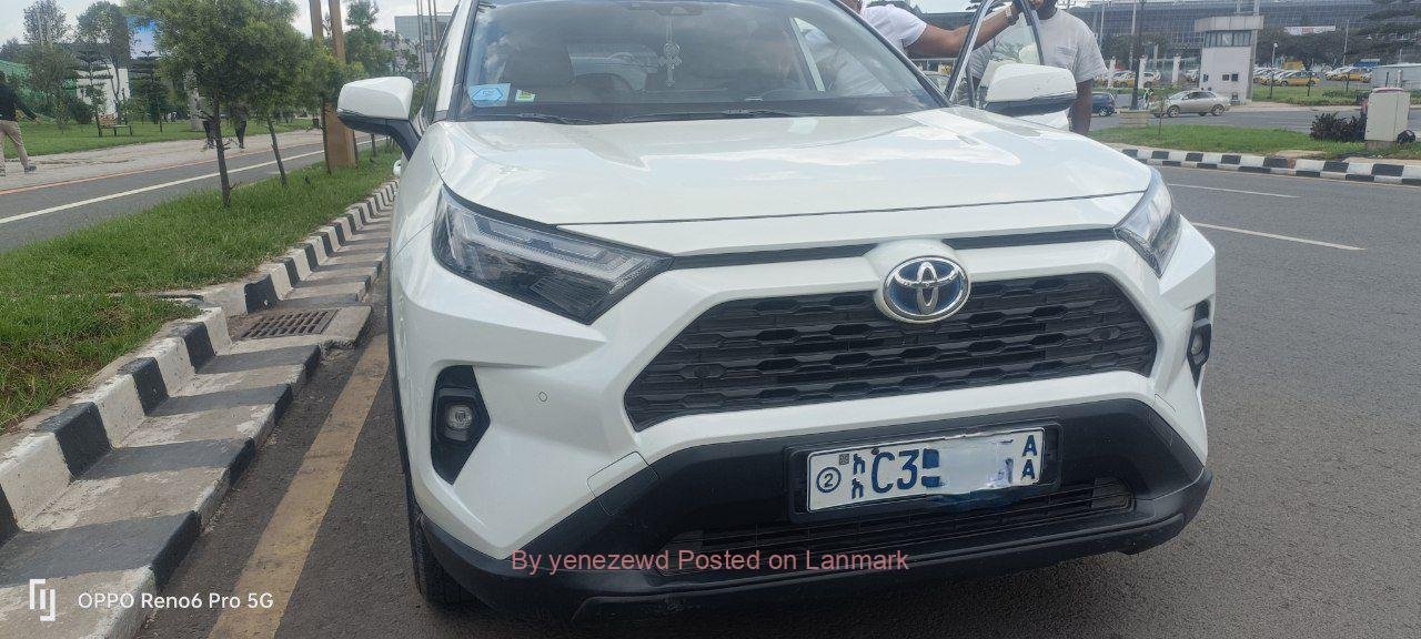 በ 8 ሚልየን 400ሺ ብር TOYOTA RAV4 HYBRID, 2022 DUBAI STANDARD