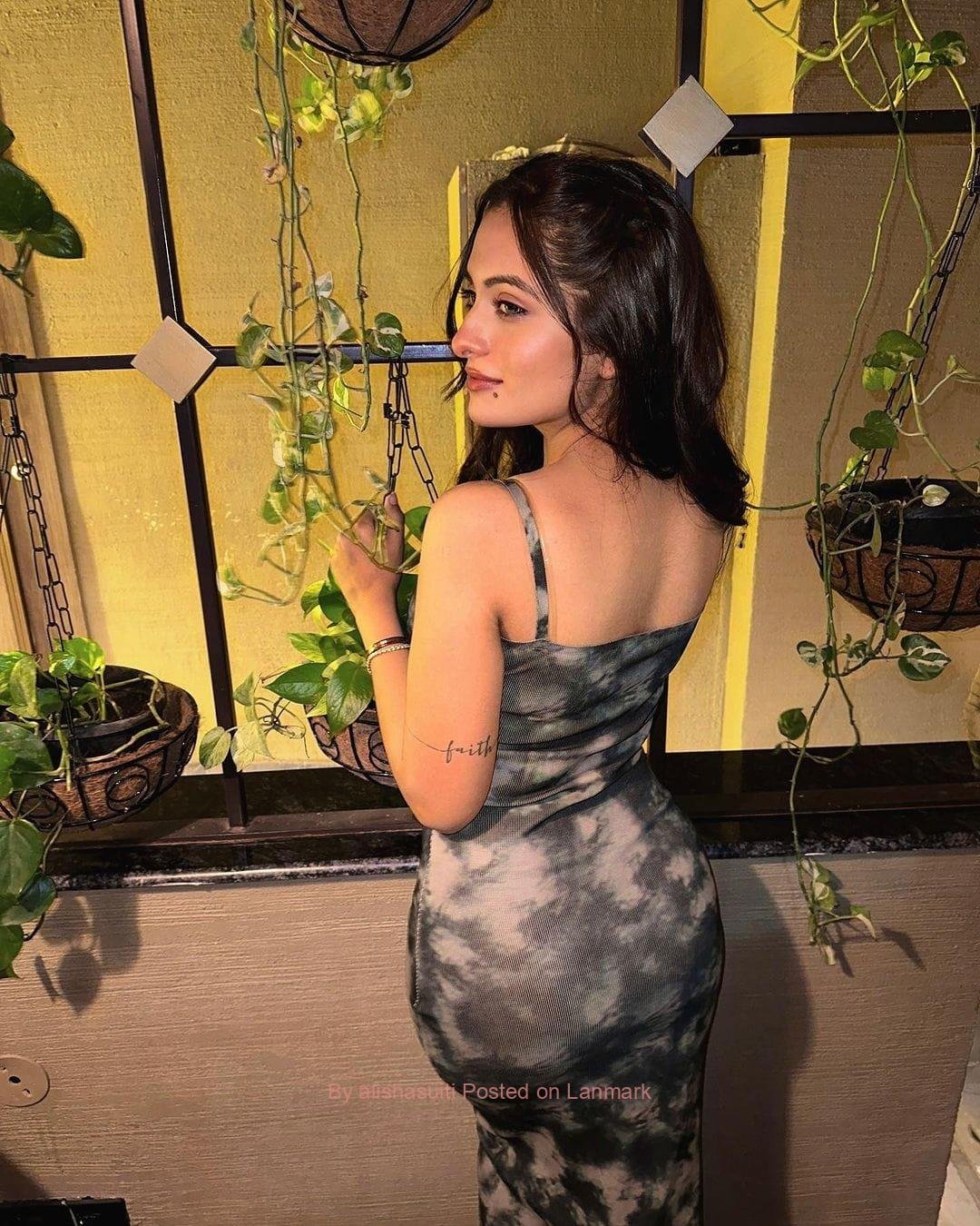 Call Girls in Noida Gaur City Mall ) 9899943406 Independent Girls Escorts ServiCes Noida Call Girls in Noida ncr