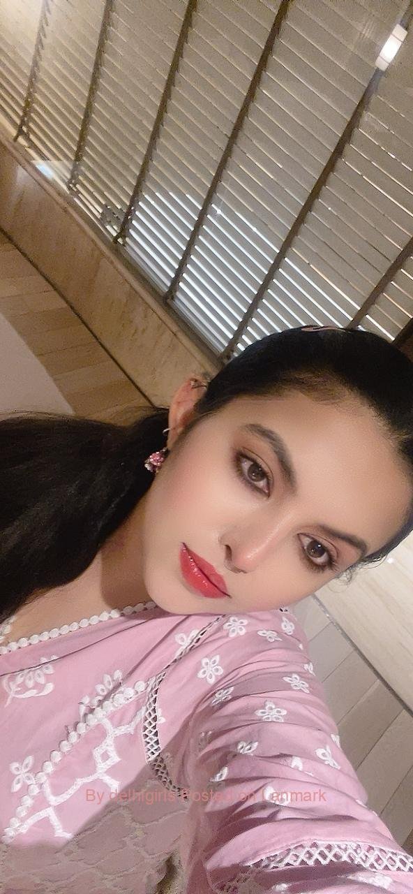 Independent Housewife in Delhi 8860008073 Call Girl Services in Saket Escorts