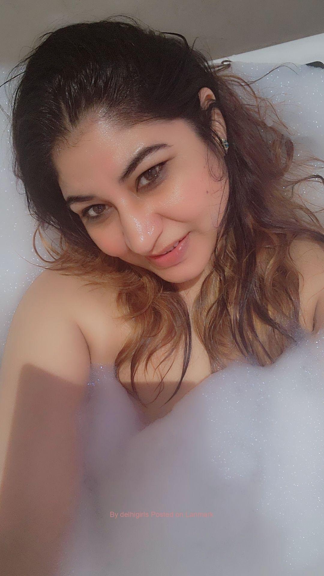 Independent Housewife 8860008073 Call Girl Delhi Chanakyapuri EsCoRtS SeRvIcE